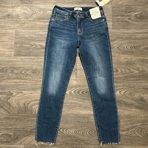 NWT Abercrombie & Fitch Size 28 Jeans Super Skinny Mid Rise Raw Hem Dark Wash
